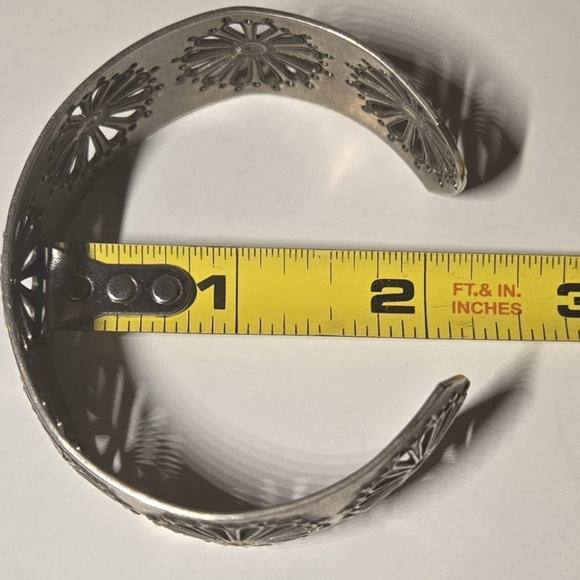 Sterling Silver Flower Cutout Bracelet - Picture 7 of 9